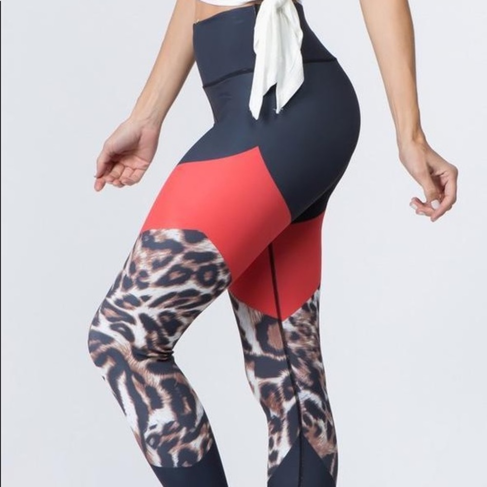 CHEETAH FELINE FLAIR LEGGINGS